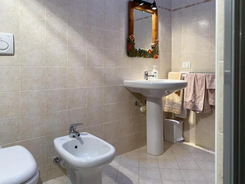 Mansarda Santa Chiara Apartment Temu 0*,