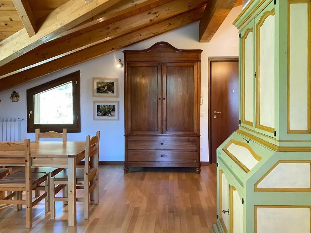 Mansarda Santa Chiara Apartment Temu 0*,